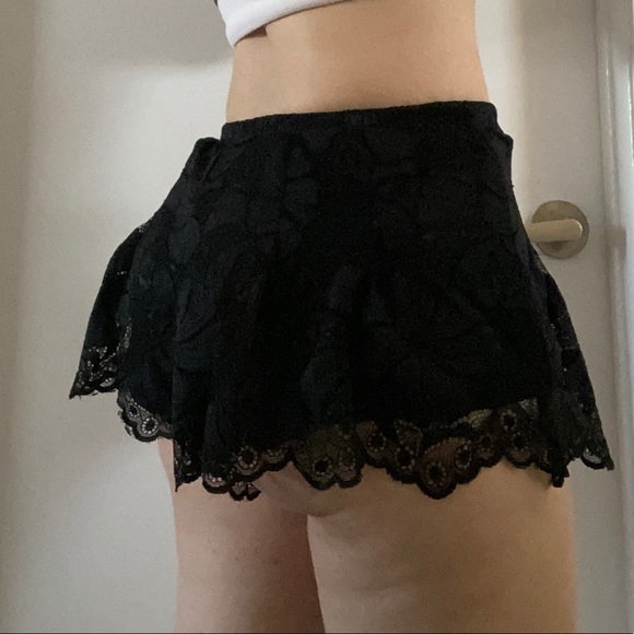 FLORAL SHORTS/SKORT - Picture 2 of 5